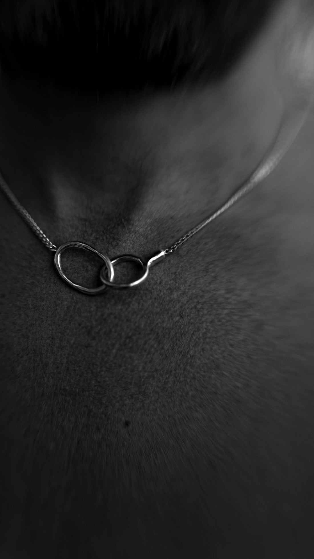 Unisex-halsband i återvunnet äkta sterling silver. Välkommen till vår butik i Stockholm.
