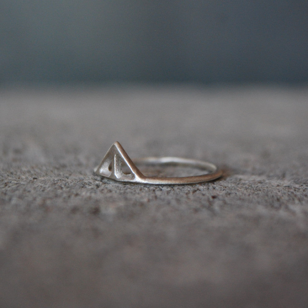 Taika ring i äkta silver, återvunnet mijövänligt material-verkstad stockholm