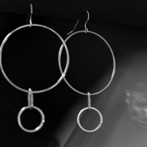 Tihku Örhängen I Äkta Silver. Handtillverkat i Stockholm. Stora Cirkel-örhängen.